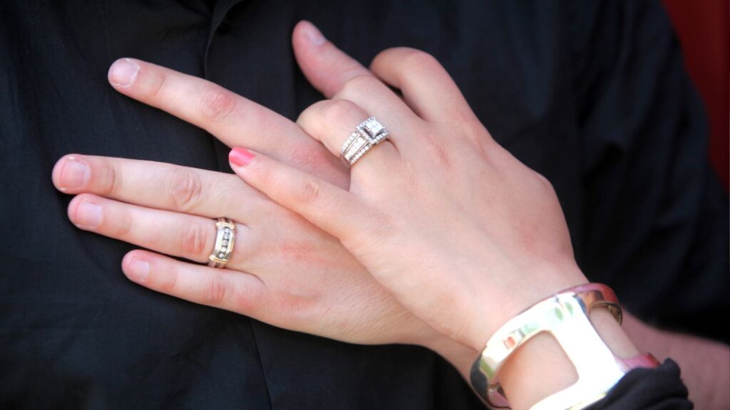Do Men Traditionally Wear Engagement Rings